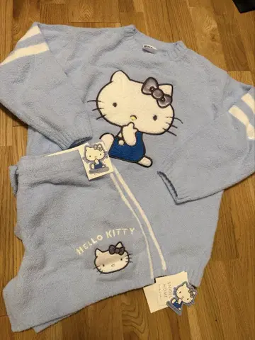 택 포함 HELLO KITTY 룸웨어 상하의 SNIDEL HOME