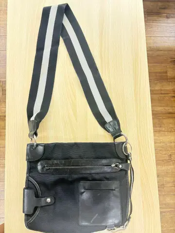 빈티지 발리 블랙 숄더백 스트라이프 스트랩