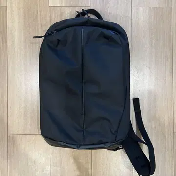 데상트 에어로스트림 슬링팩 용량:약 12L