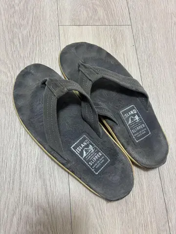 ISLAND SLIPPER 그레이 샌들