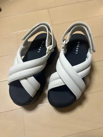LEPSIM 아이보리 샌들