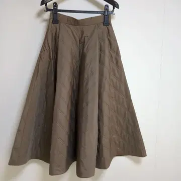 Hunch 솜 충전 퀼팅 플레어 스커트