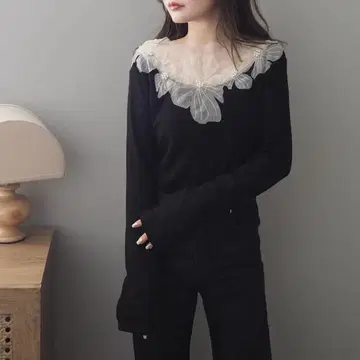 LAULEN 플라워 모티브 시어 절개 풀오버