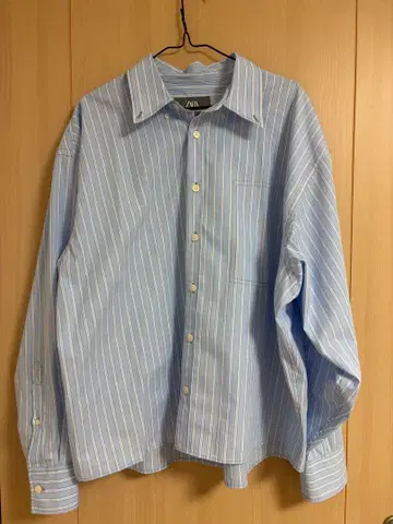 ZARA 파랑과 화이트 스트라이프 긴팔 셔츠 M