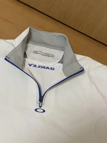 OAKLEY 화이트 지퍼 피케 셔츠