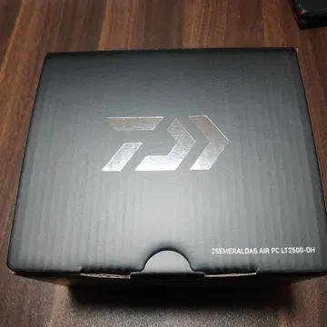 미사용 새상품 다이와 25 에메랄다스 AIR PC LT2500-DH