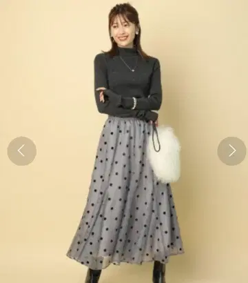 아푸와이저 리셰 플로키 도트 스커트 셋업 차콜 그레이
