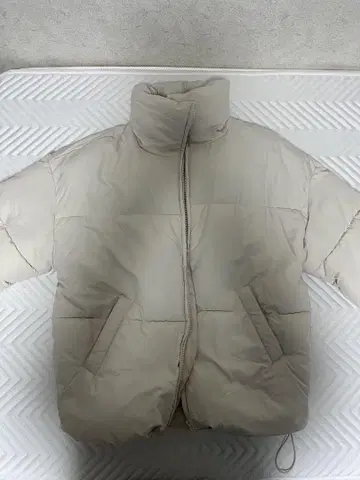 화이트 베이지 다운 자켓