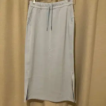 lululemon 라이트 블루 슬릿 타이트 스커트