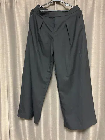 [새상품급] UNIQLO:C 턱 와이드 팬츠 블랙 L