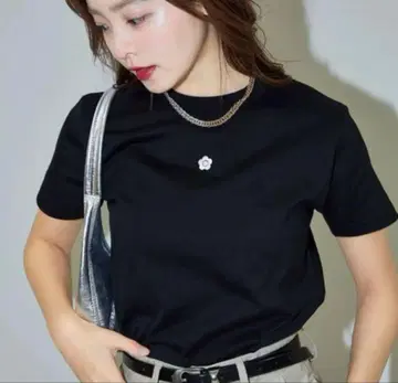 MARY QUANT x PUBLUX 원 포인트 자수 로고 T셔츠