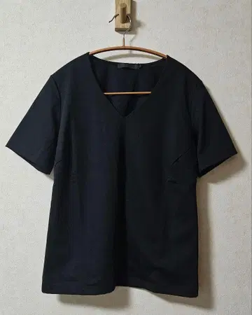 V넥 T셔츠