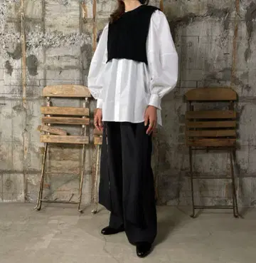 HYKE 하이크 WIDE RIBBED CROPPED VEST 블랙