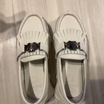 PUMA 화이트 프린지 로퍼