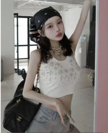 미사용 새상품 Darich 주얼리 리브 슬리브리스 상의 화이트