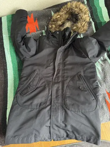 Abercrombie & Fitch 블랙 다운 자켓 S