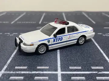 1/64 포드 크라운 빅토리아 순찰차 NYPD 그린라이트