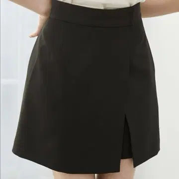 스나이델 랩 디테일 심플 스커트 숏 팬츠 블랙