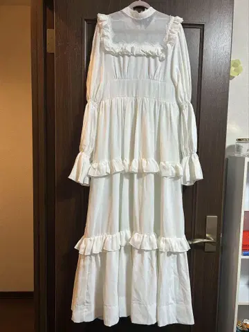 화이트 드레스