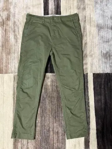 [ 재할인 ] [ 새상품급 ] beams 치노 팬츠 카키 M 사이즈