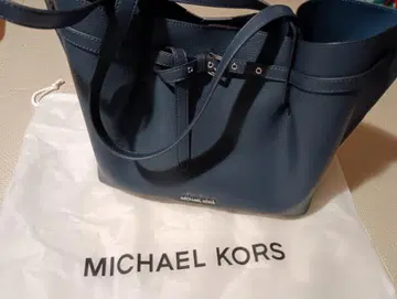 미사용 새상품 MICHAEL KORS EMILIA 네이비 토트백
