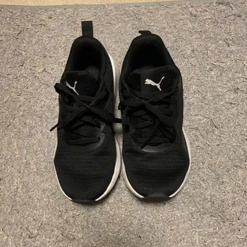 Puma 블랙 스니커즈