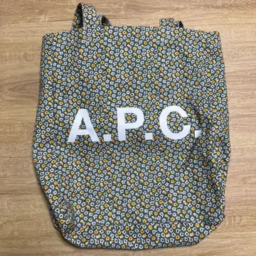 A.P.C. 꽃무늬 토트백