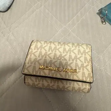 MICHAEL KORS 3단 폴더형 지갑 MK 로고