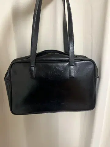 블랙 백 내 포켓 부착 지퍼 부분이 망가졌습니다