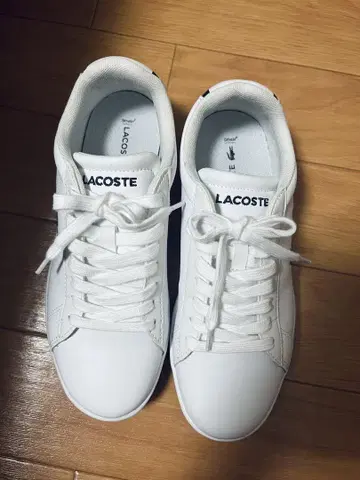 LACOSTE 화이트 스니커즈