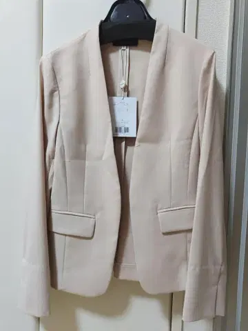 새상품 저스길리티 노카라 자켓 베이지