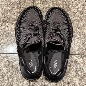 KEEN UNEEK 27cm