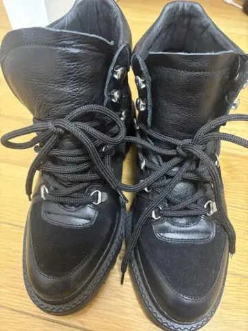 유나이티드 애로우즈 블랙 가죽 하이컷 부츠 23.5cm 사이즈