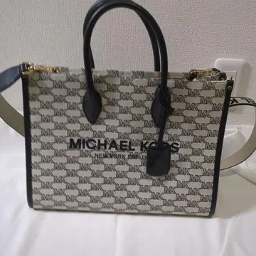 MICHAEL KORS 토트백 중형 화이트/블랙