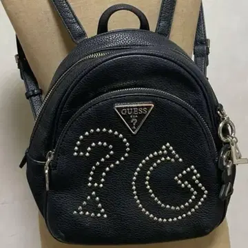GUESS 블랙 스터드 백팩