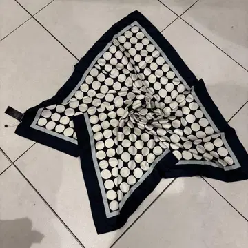 marimekko 도트 무늬 실크 스카프