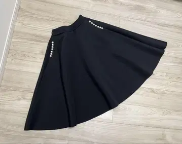새상품급 다이버 소재 볼륨 플레어 스커트
