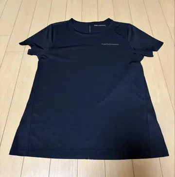 Peak Performance XS 블랙 티셔츠