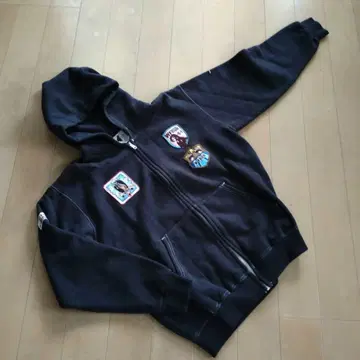 WFOUR 후드티