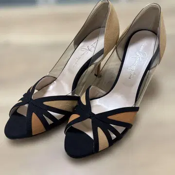 [ 미사용 새상품 ] 긴자 카네마츠 오픈토 하이힐 블랙 베이지 24cm