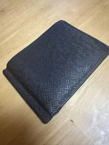 Le Sourire 이단 접이식 지갑 블랙 가죽