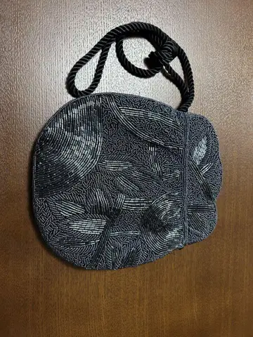 일본 의류용 여성용 블랙 메탈릭 비즈 백