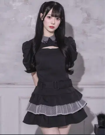 튤 컷 아웃 티어드 원피스 블랙