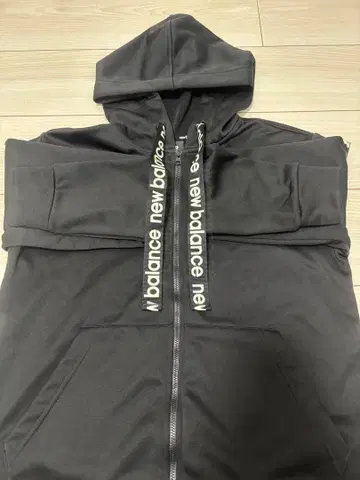 new balance 후드 부착 후드티 블랙