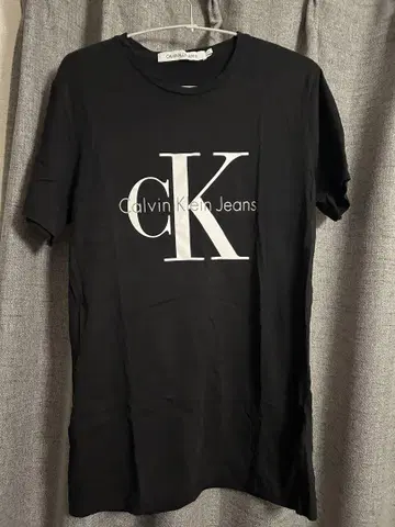 Calvin Klein 블랙 T셔츠 S/M 사이즈
