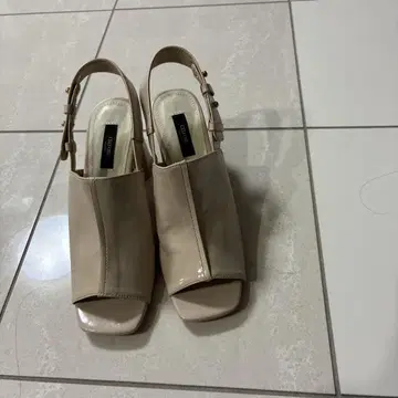 베이지 슬링백 하이힐 펌프스