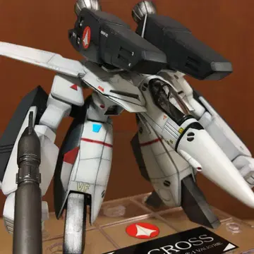아리이 초시공 요새 마크로스 1/100 VF-1J 슈퍼 가워크 완성품