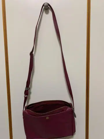 [ 2회 이용 ] Neutral Gray 와인 레드 숄더백