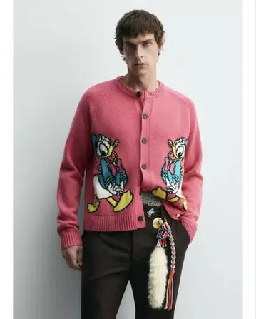 택 포함 새상품 ZARA 도널드 덕 울 가디건 L 사이즈 핑크색