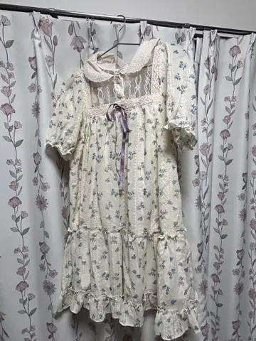 레이스 카라 부착 꽃무늬 원피스